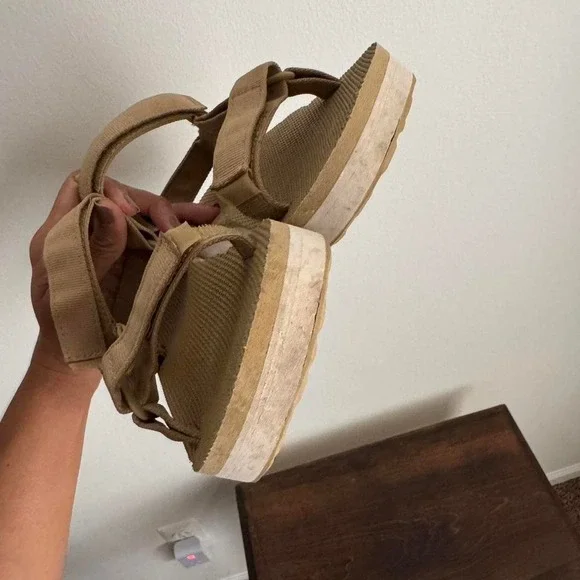 Tan White Teva Midform Sandal Size 7 - Picture 7 of 7